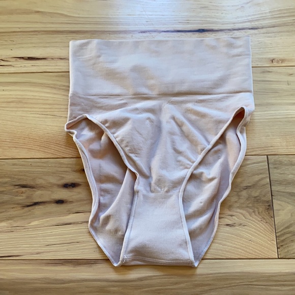 SKIMS CORE CONTROL BRIEF - Picture 2 of 4